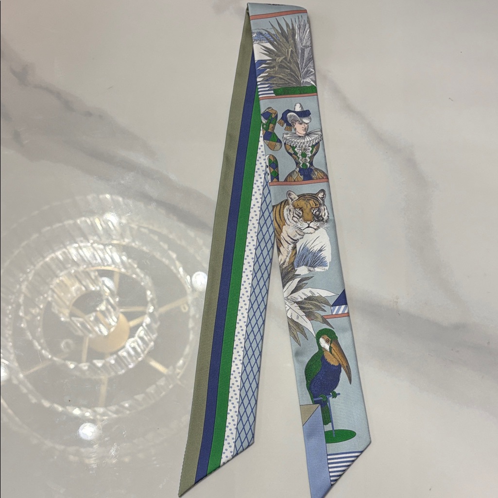 Brand New Grand Theater Hermes Twilly Single